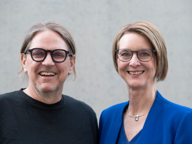 Abbildung Portrait Anja Floetenmeyer-Woltmann und Carsten Herbert