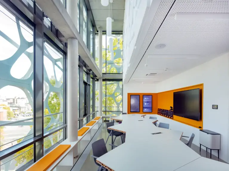 Image of ceiling cassette in an office
