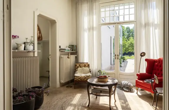 B&B B'Guest Hotelzimmer in einem historischen Gebäude in Brügge mit modernen, flüsterleisen Klimaanlagen von Mitsubishi Electric B&B B'Guest Hotelzimmer in einem historischen Gebäude in Brügge mit modernen, flüsterleisen Klimaanlagen von Mitsubishi Electric