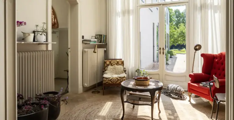 B&B B'Guest Hotelzimmer in einem historischen Gebäude in Brügge mit modernen, flüsterleisen Klimaanlagen von Mitsubishi Electric