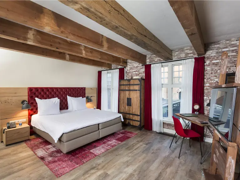 Illustration: Air-conditioned hotel room