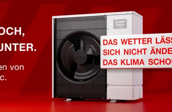Video Mann auf Terrasse vor einer Mitsubishi Electric Wärmepumpe