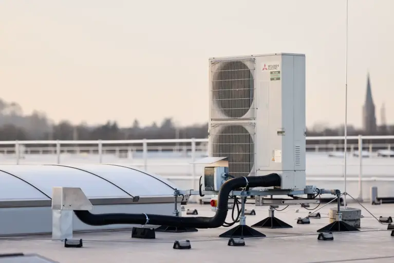 Mr. Slim Klimageräte von Mitsubishi Electric sichern energieeffiziente Klimatisierung in der Logistikhalle Bottrop.