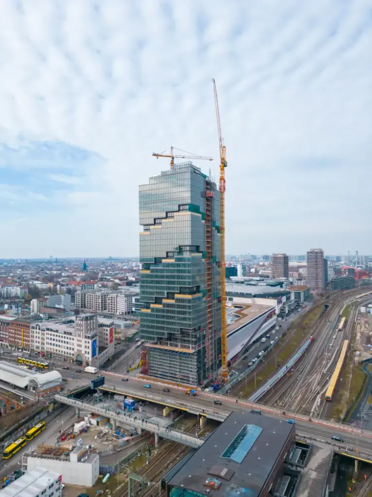 Drohnenbild des Edge Tower Berlin