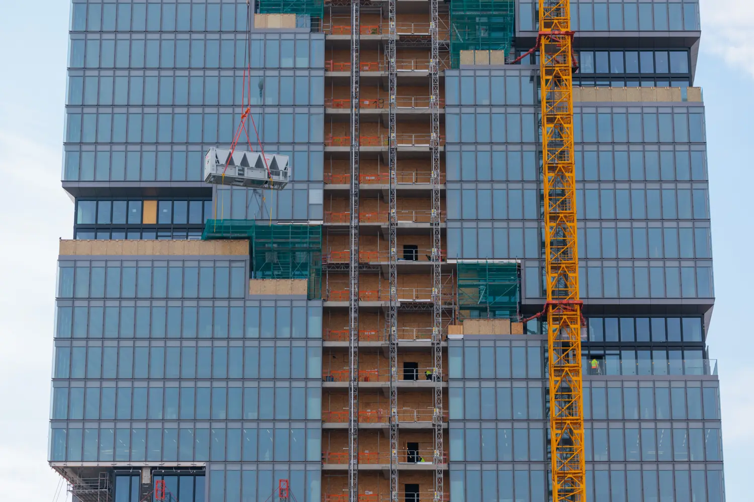 Sustainable heating & cooling for a high-rise building | Mitsubishi ...