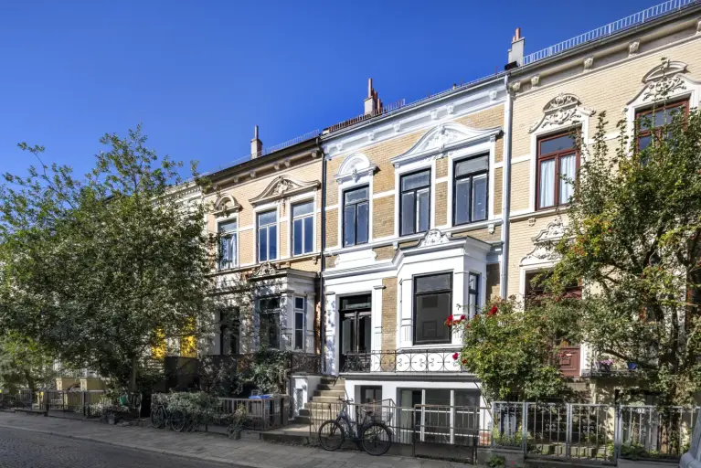 Abbildung Einfamilienhaus Straßenasicht