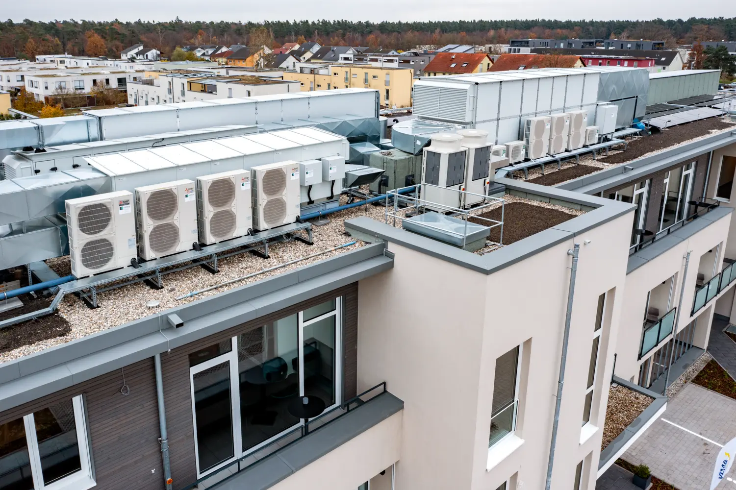Energy-efficient air conditioning in a multifunctional building ...