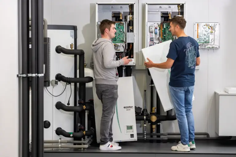 Abbildung Praxisschulung am Ecodan Produkt