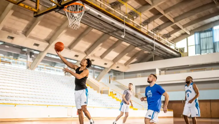 Foto van het interieur van een sporthal