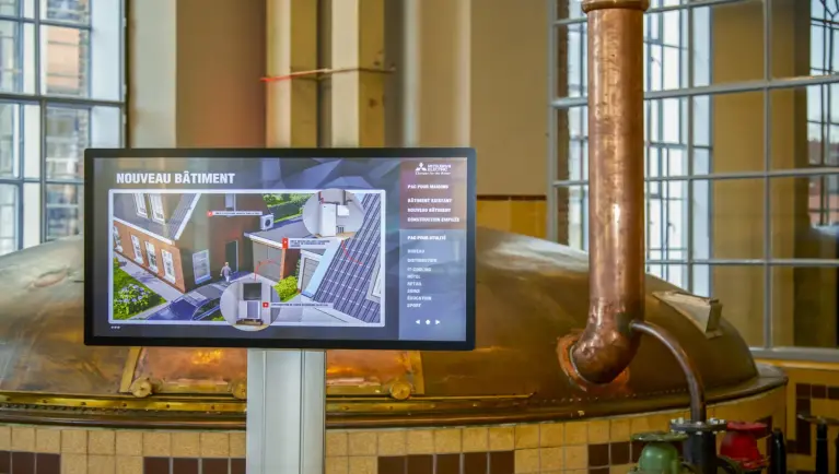 Computerscherm met daarop 'un nouveau batiment'
