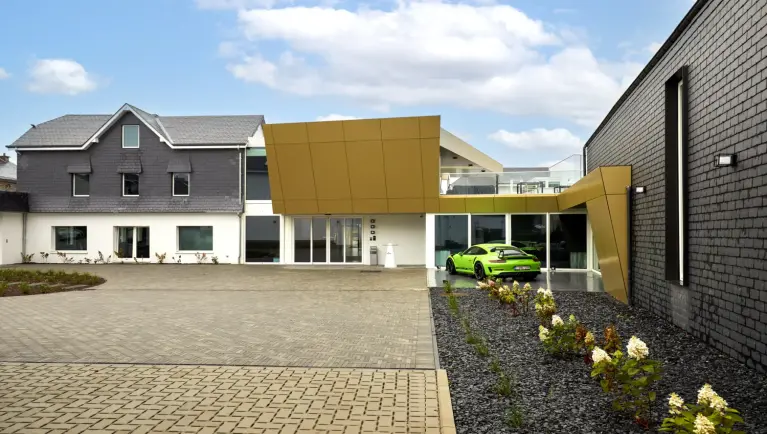 Voorkant hotel Roannay 