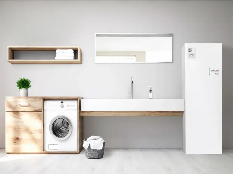 Buanderie équipée d'un lave-linge et d'une unité cylindrique Ecodan